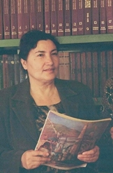  Тору пуди шеъри ӯ аз риштаи нур аст