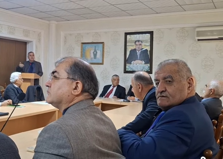  Маҳфили ёдбуди адабиётшиноси зиндаёд Валӣ Самад