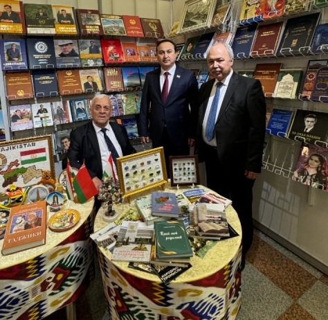  Пайванди адиб ва замон